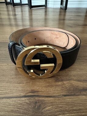 Authentic Gucci Black Guccissima Leather Interlocking GG Buckle Belt. 95-38